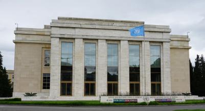 Photo of UN Headquarters building with cloudy sky in background